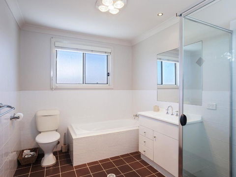 Relax At Pacific 1 / 26 Pacific Avenue Private Duplex With Enclosed Yard - Accommodation in Bendigo 2