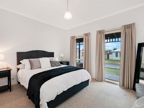 GUILDFORD COTTAGE - Accommodation in Bendigo 5