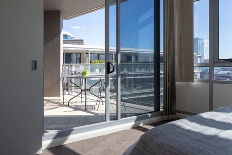 Modern Harbourside Apartment With A View - Accommodation in Bendigo 5
