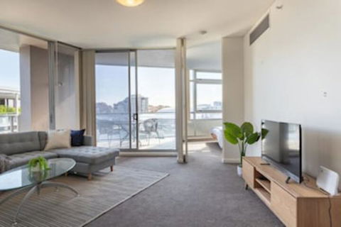 Modern Harbourside Apartment With A View - Accommodation in Bendigo 0