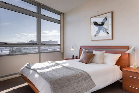 Modern Harbourside Apartment With A View - Accommodation in Bendigo 2