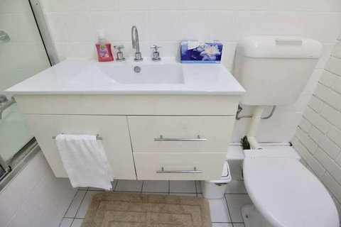 Modern Studio Apartment With Pool & Amazing Views - Accommodation in Bendigo 4