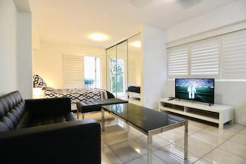 Modern Studio Apartment With Pool & Amazing Views - Accommodation in Bendigo 0