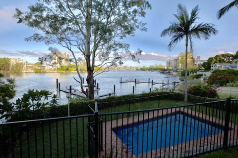 Modern Studio Apartment With Pool & Amazing Views - Accommodation in Bendigo 2