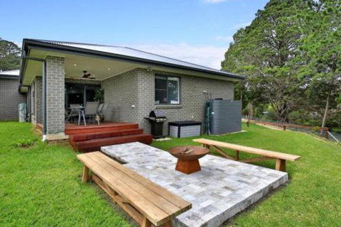 Rockwall Pet Friendly Fire Pit - Accommodation in Bendigo 5