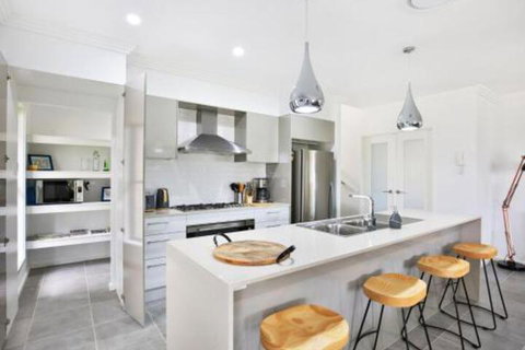 Rockwall Pet Friendly Fire Pit - Accommodation in Bendigo 6