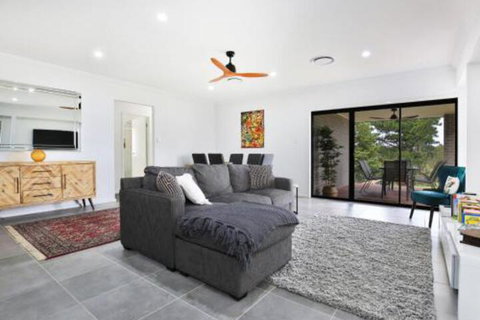 Rockwall Pet Friendly Fire Pit - Accommodation in Bendigo 0