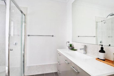 Rockwall Pet Friendly Fire Pit - Accommodation in Bendigo 2