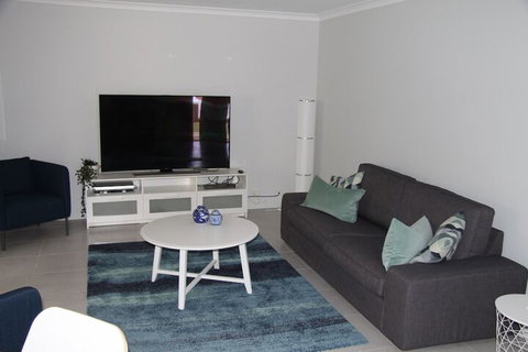 Warnbro Beach Family Accommodation - Accommodation in Bendigo 6