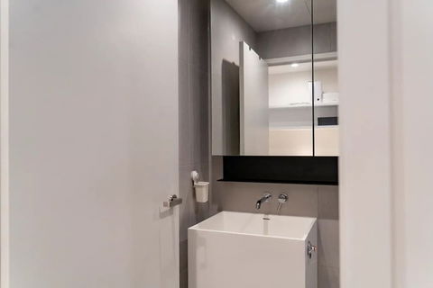 Modern 1 Bedroom Apartment South Yarra - Accommodation in Bendigo 2