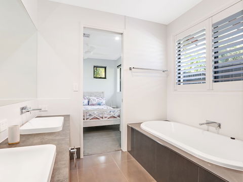 Adelong - Accommodation in Bendigo 2
