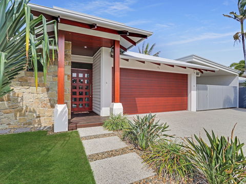 Adelong - Accommodation in Bendigo 0