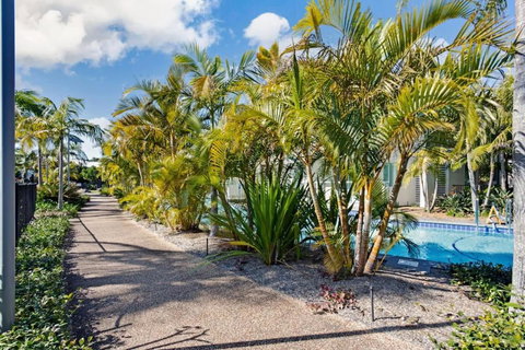 Pacific Blue Pool Spa & More Available In Complex! - Accommodation in Bendigo 3