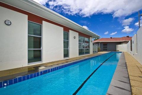 Pacific Blue Pool Spa & More Available In Complex! - Accommodation in Bendigo 5