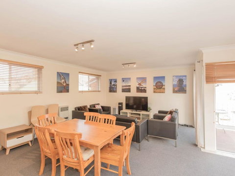 Lakeside 3 / 37 Cobbon Crescent - Accommodation in Bendigo 2