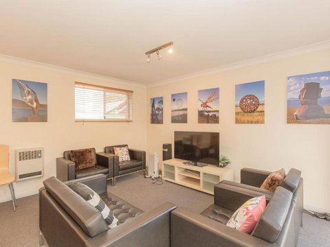 Lakeside 3 / 37 Cobbon Crescent - Accommodation in Bendigo 4