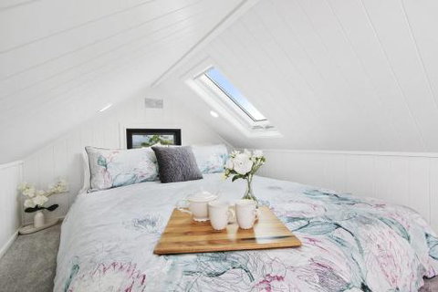 TINY HOME......BIG Views - Accommodation in Bendigo 2
