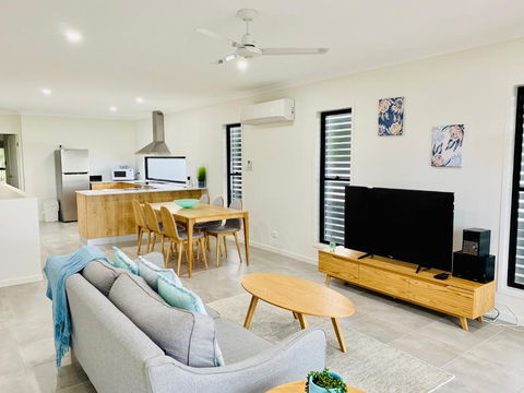 DAYDREAMING Airlie Beach Water Views & Only 200m To Boardwalk. - Accommodation in Bendigo 1