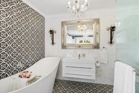 SUNNYDELL - Accommodation in Bendigo 4