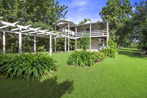 SUNNYDELL - Accommodation in Bendigo 3