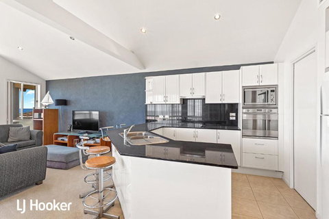 Absolute Waterfront At Anna Bay - Accommodation in Bendigo 1