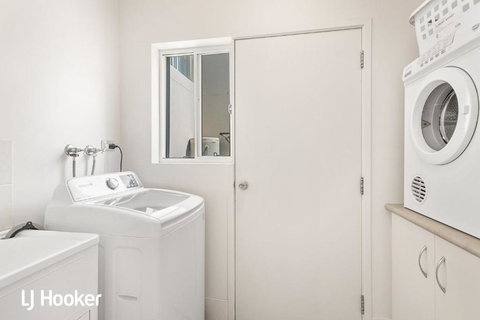 Absolute Waterfront At Anna Bay - Accommodation in Bendigo 2