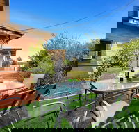 The Gazebo Place - Spacious 4 Bedroom near Murray River - Accommodation in Bendigo