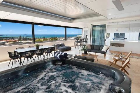 Sea La Vie #2 Luxury Apartment In Coffs Harbour Jetty With Pool Views & Walking Distance To The Beach! - Accommodation in Bendigo 1
