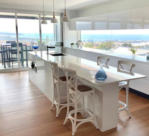 Sea La Vie #2 Luxury Apartment In Coffs Harbour Jetty With Pool Views & Walking Distance To The Beach! - Accommodation in Bendigo 4