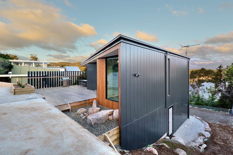 Furneaux - Accommodation in Bendigo 0