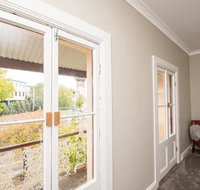 Heritage Bowen Terrace 3 Bed 2 Bath Walk to CBD - Accommodation in Bendigo