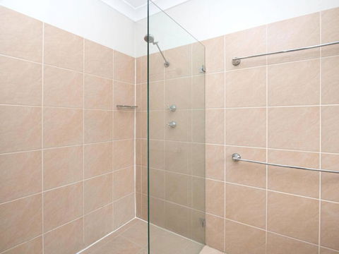 Relaxing Waterfront Property In Quiet Location - Accommodation in Bendigo 4