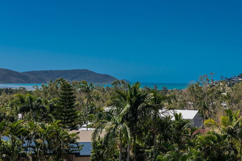 Sunset Escape - Cannonvale - Accommodation in Bendigo 0