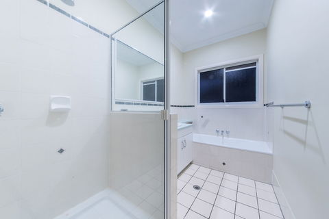 Sunset Escape - Cannonvale - Accommodation in Bendigo 3