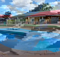 Emerald Explorers Inn