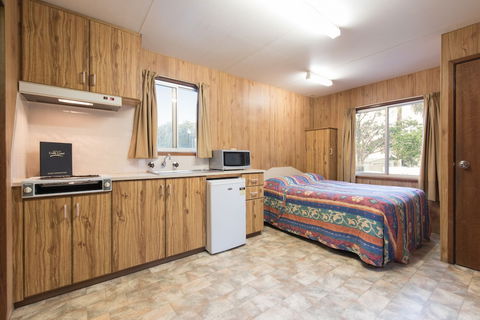 Clog Barn Caravan Park - Accommodation in Bendigo 1