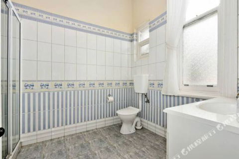 Rose Garden Spacious Family Home Near CBD - Accommodation in Bendigo 0