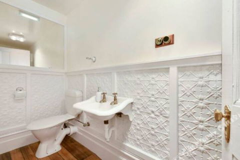 Rose Garden Spacious Family Home Near CBD - Accommodation in Bendigo 2