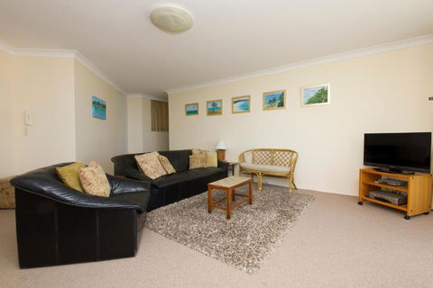 Beachpoint Unit 401 28 North Street - Accommodation in Bendigo 4