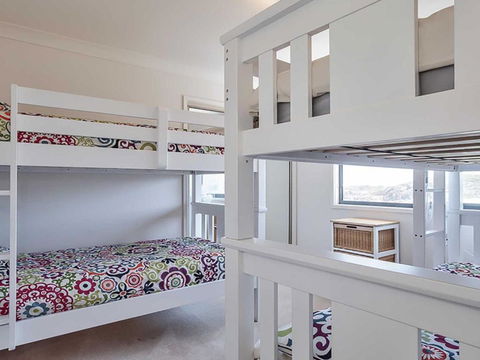 Ocean Views 4 Ocean Street Air Conditioned Luxury With Beautiful Ocean Views - Accommodation in Bendigo 2