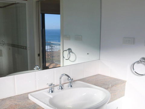Ocean Views 4 Ocean Street Air Conditioned Luxury With Beautiful Ocean Views - Accommodation in Bendigo 6