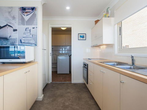 The Whale Watcher 1 / 6 Birubi Lane Waterfront Unit With Stunning Views Level Access - Accommodation in Bendigo 2