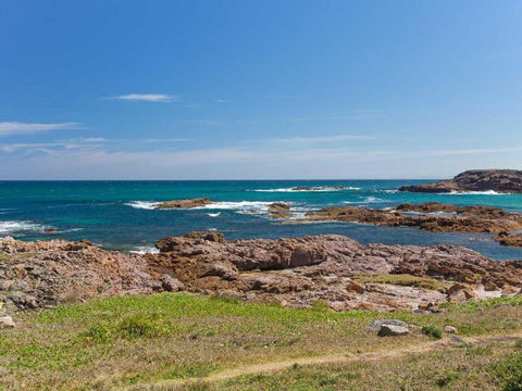 The Whale Watcher 1 / 6 Birubi Lane Waterfront Unit With Stunning Views Level Access - Accommodation in Bendigo 5