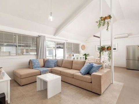 Little Kingsley Beach House 59A Kingsley Drive - Accommodation in Bendigo 0