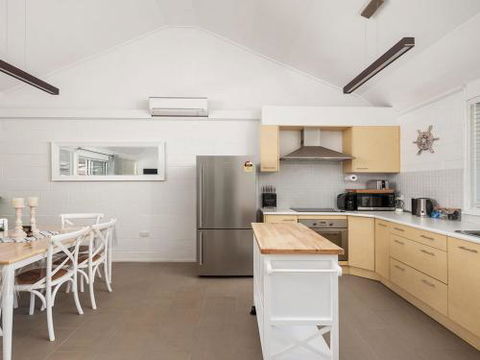 Little Kingsley Beach House 59A Kingsley Drive - Accommodation in Bendigo 5