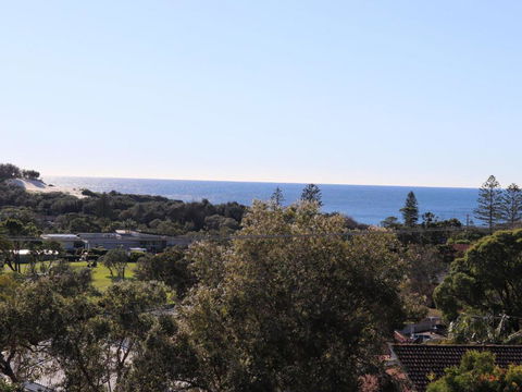 Easy Living At 14 Daphne Street - Accommodation in Bendigo 5