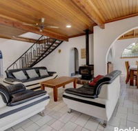 31 Rest Point Absolute Waterfront with Jetty - Accommodation in Bendigo
