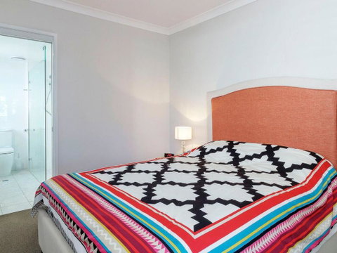 Across The Road From The Beach! - Accommodation in Bendigo 1