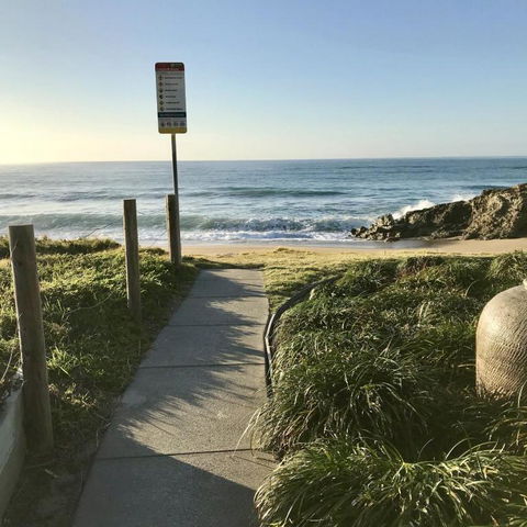 Beachfront By The CC Family Friendly Plunge Pool Steps To The Beach - Accommodation in Bendigo 2