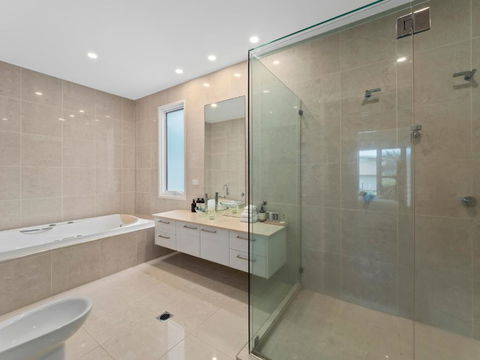 Beachfront By The CC Family Friendly Plunge Pool Steps To The Beach - Accommodation in Bendigo 6